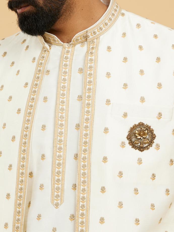 Twamev Men Golden Elegance Brooch