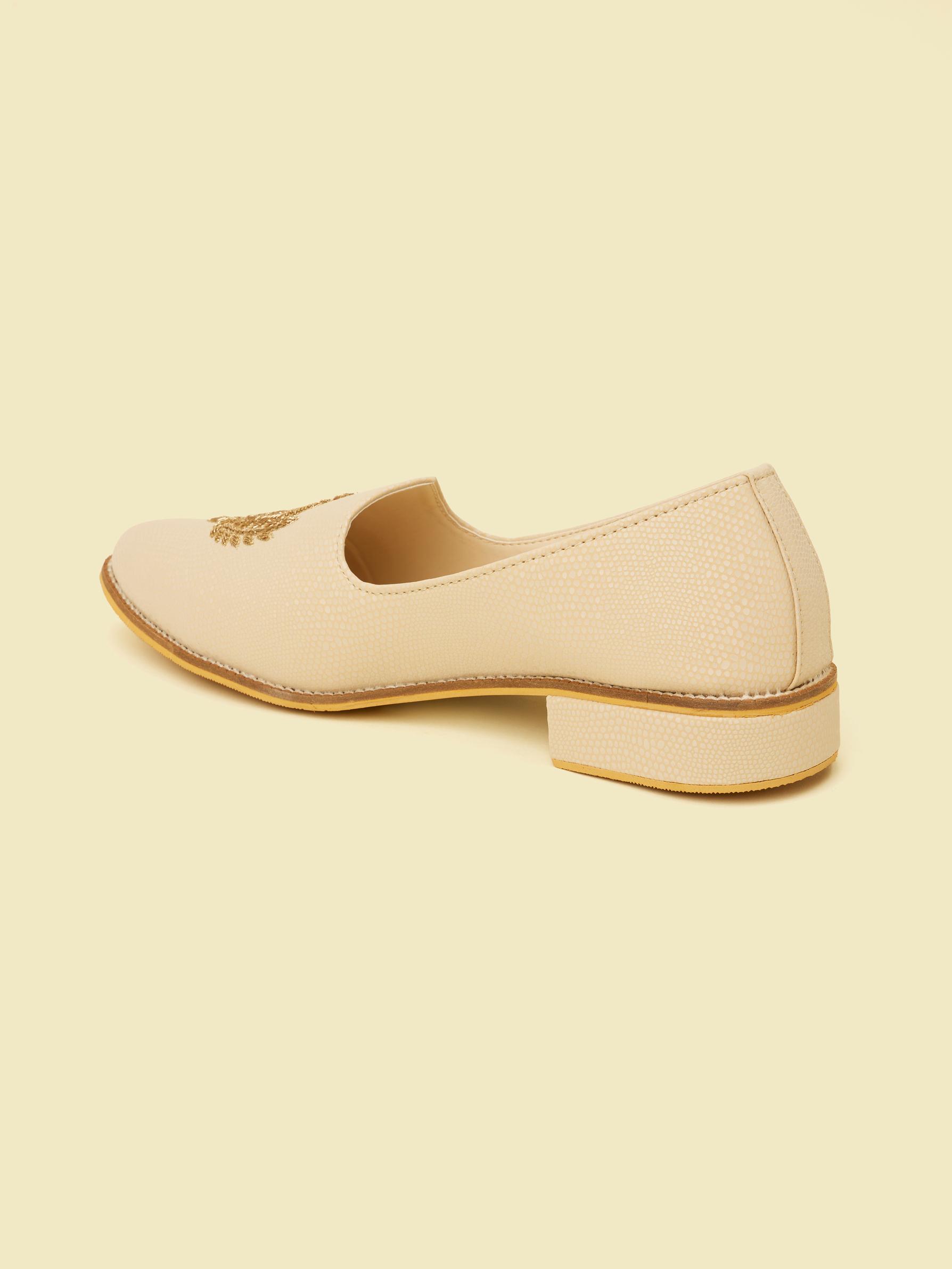 Twamev Men Cream Diamond Patterned Loafer Style Shoes