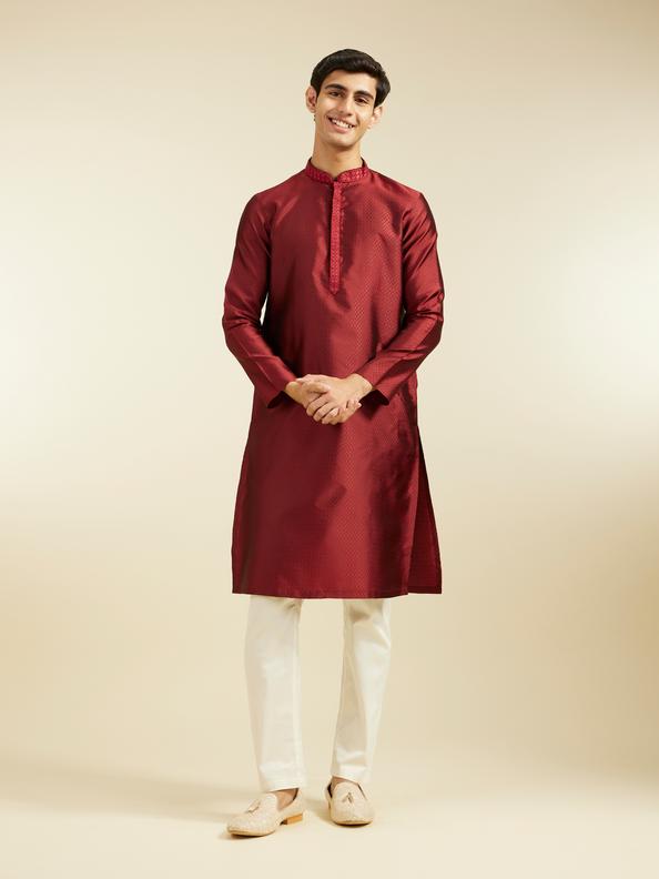 Diwas Men Maroon Red Lattice Patterned Kurta with Embroidered Neckline