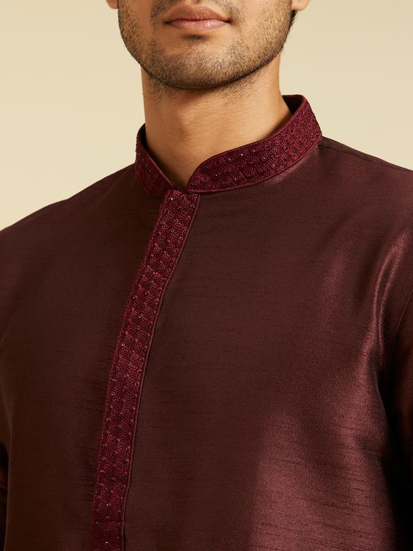 Diwas Men Wine Red Plain Kurta With Embroidered Collar