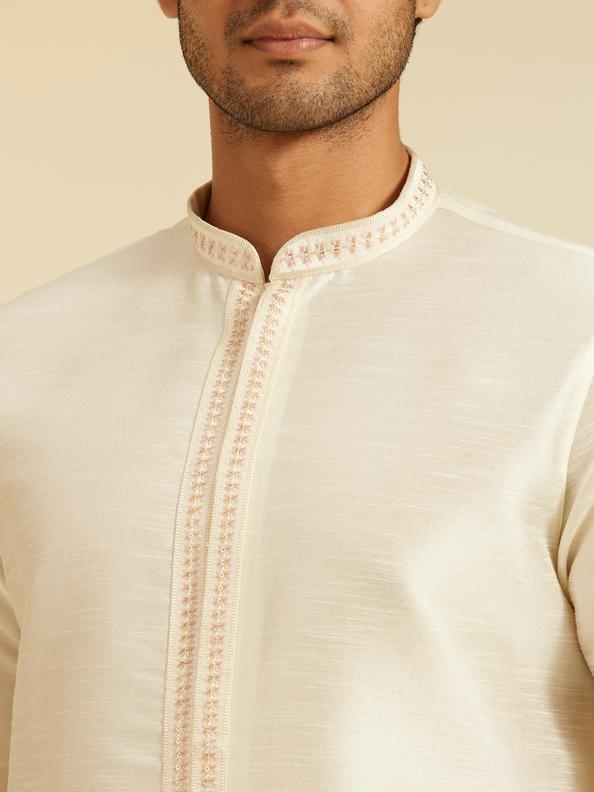 Diwas Men Warm White Plain Classic Kurta with Embroidered Placket