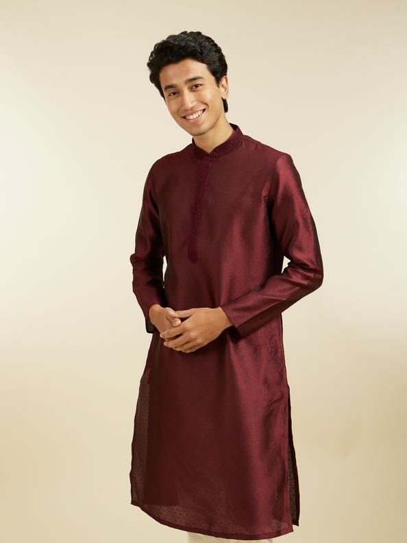 Diwas Men Maroon Red Grid Patterned Kurta with Embroidered Neckline