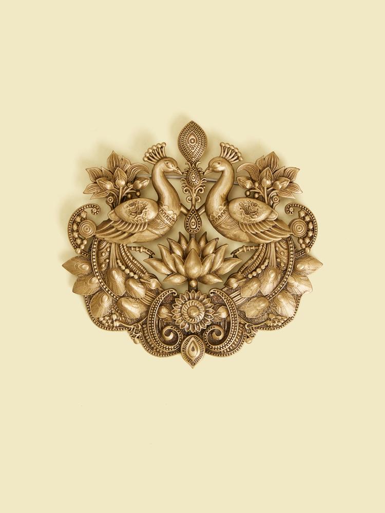 Twamev Men Twinkling Golden Brooch