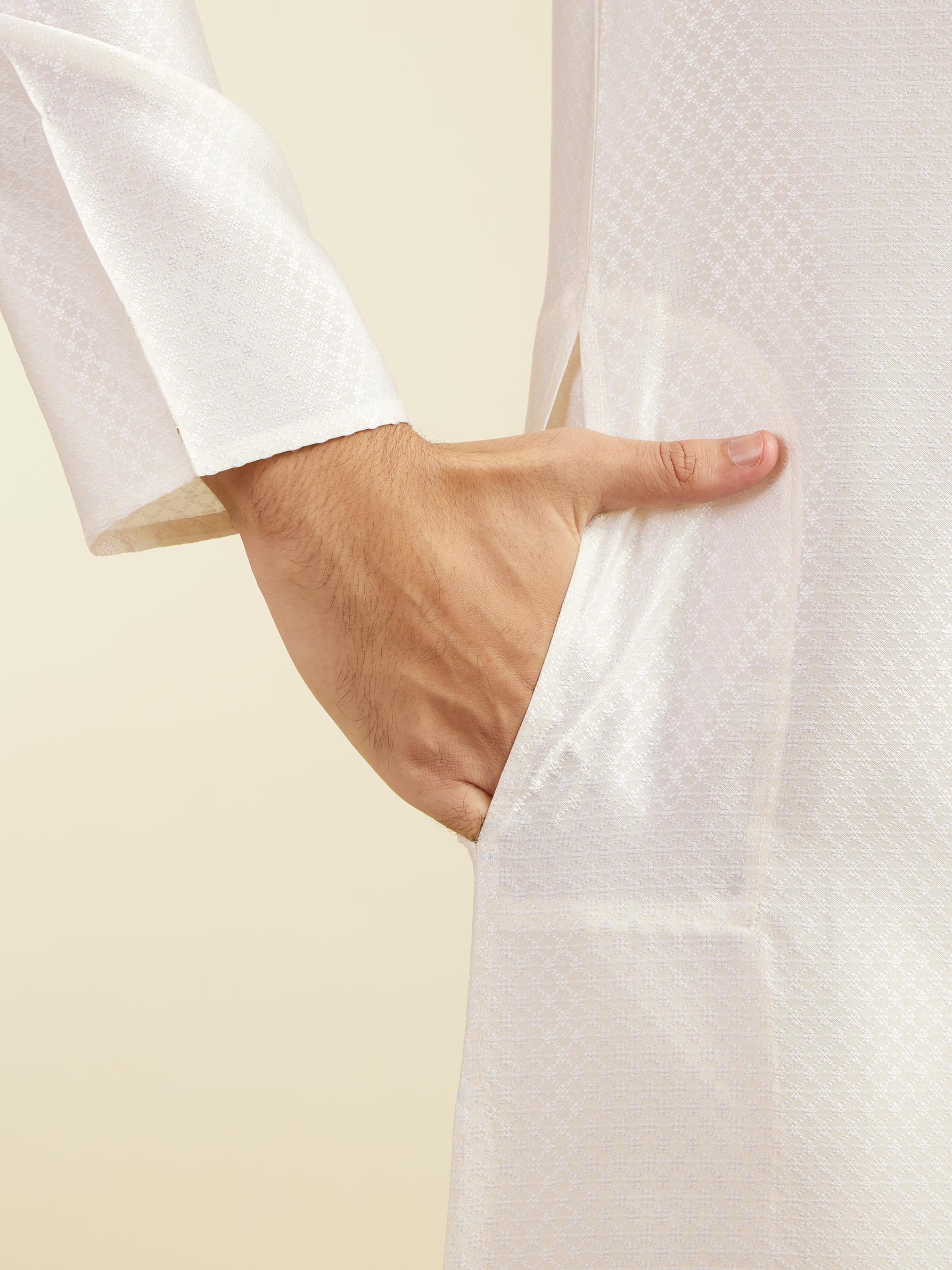 Diwas Men Cream White Lattice Patterned Kurta with Sequin Work