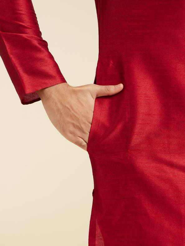 Diwas Men Maroon Red Plain Kurta With Embroidered Collar