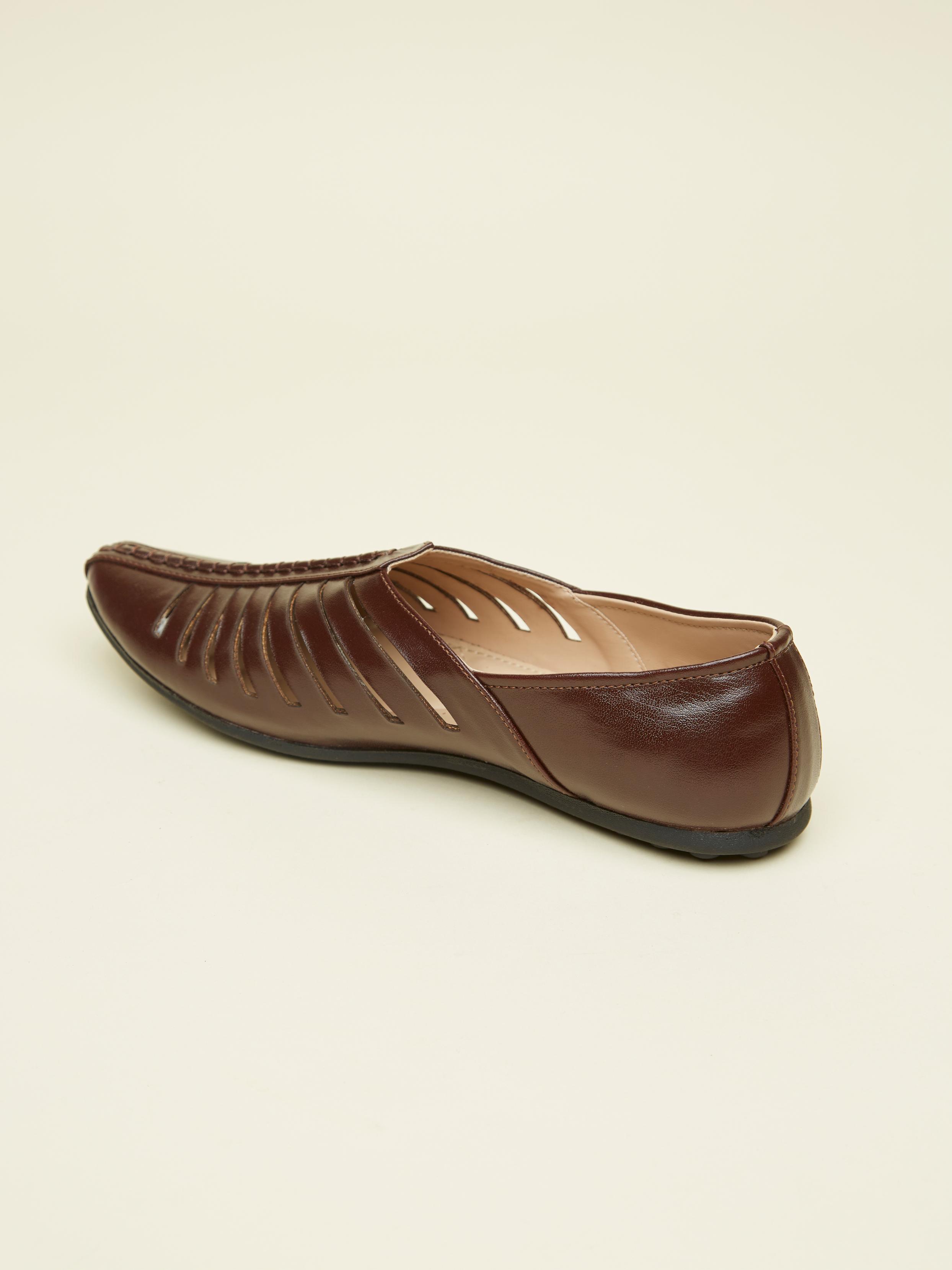 Twamev Men Brown Classic Juti