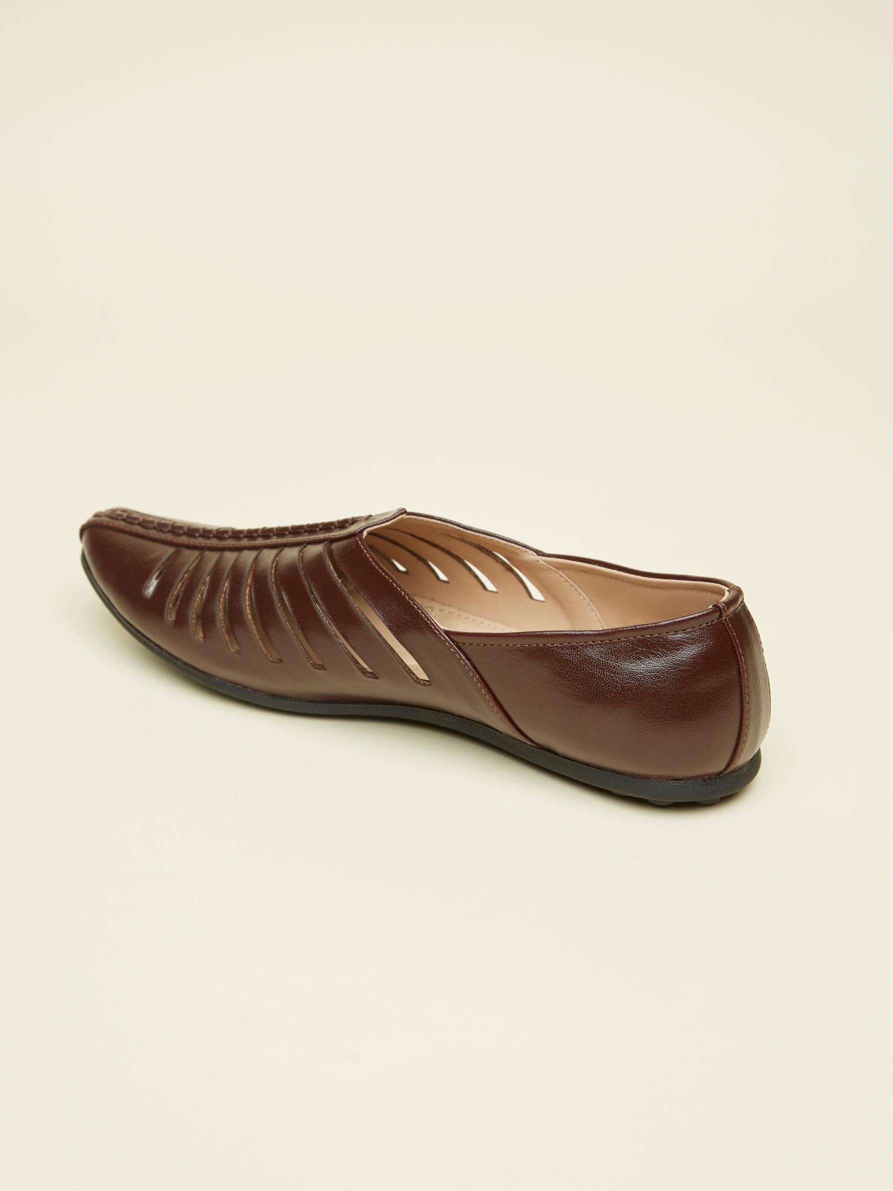 Twamev Men Brown Classic Juti