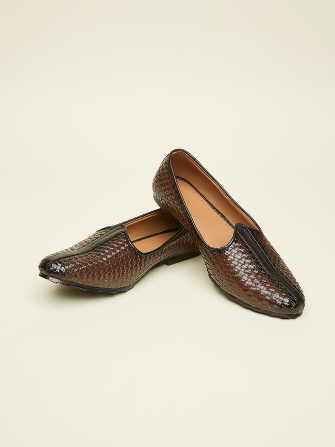 Twamev Men Classic Brown Juti