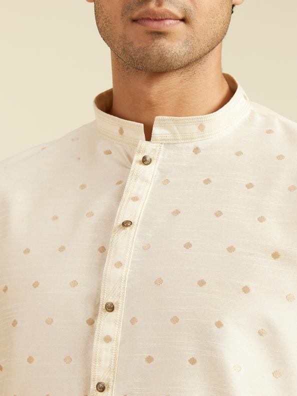 Diwas Men Cream White Kurta with Dotted Boond Pattern