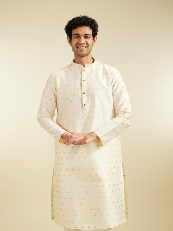 Diwas Men Cream White Kurta with Dotted Boond Pattern