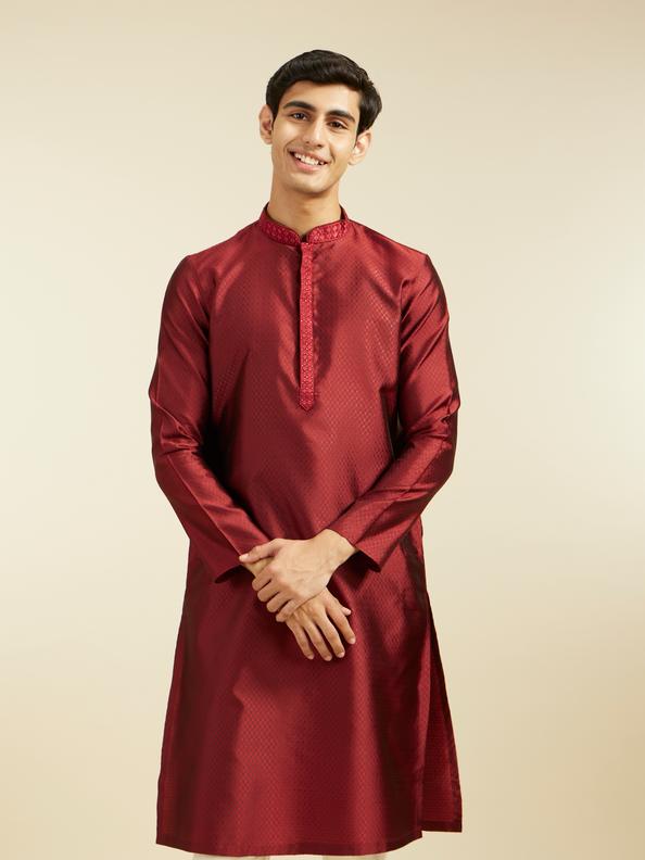 Diwas Men Maroon Red Lattice Patterned Kurta with Embroidered Neckline