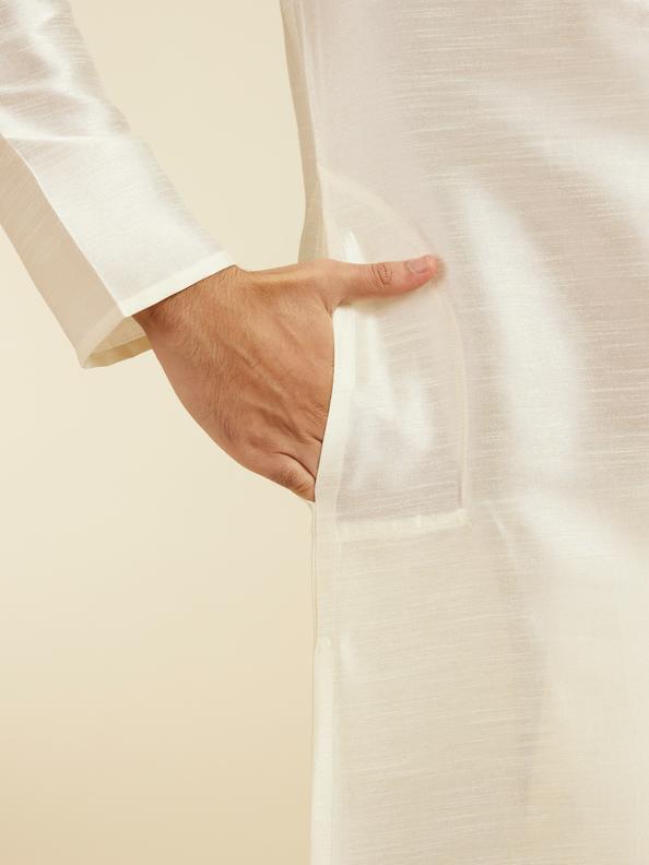 Diwas Men Warm White Plain Kurta With Embroidered Neckline