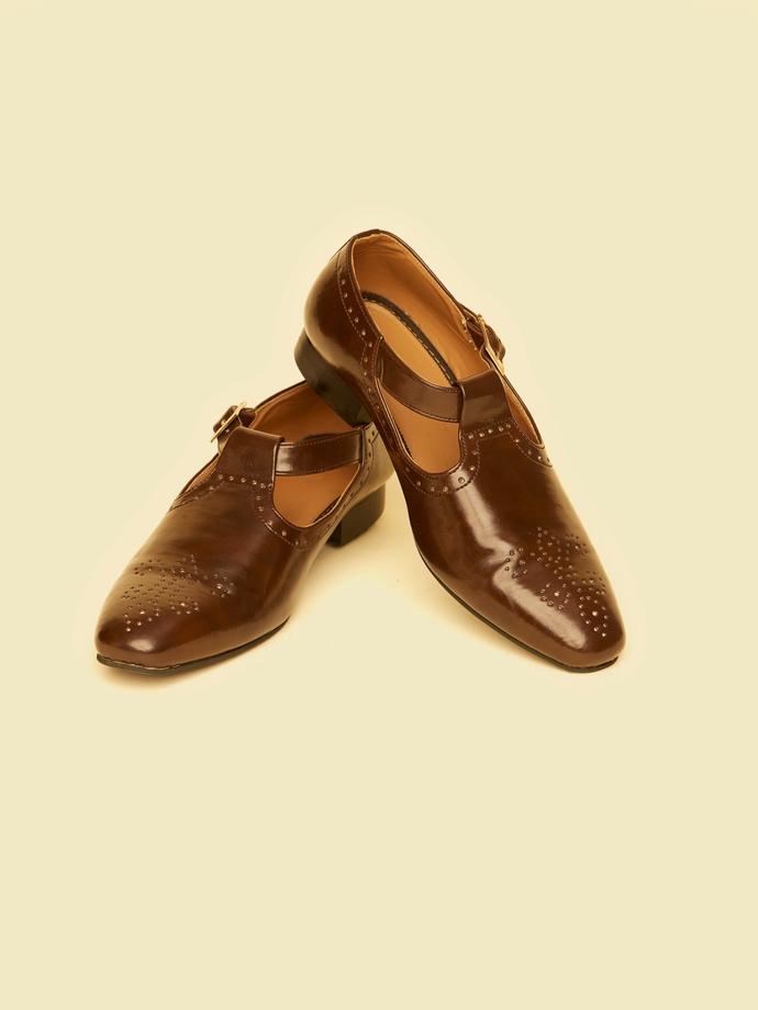 Twamev Men Elegant Brown Jooti