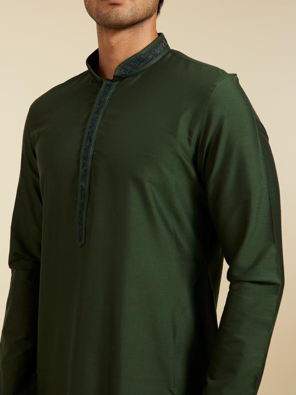 Diwas Men Bottle Green Plain Kurta with Embroidered Placket