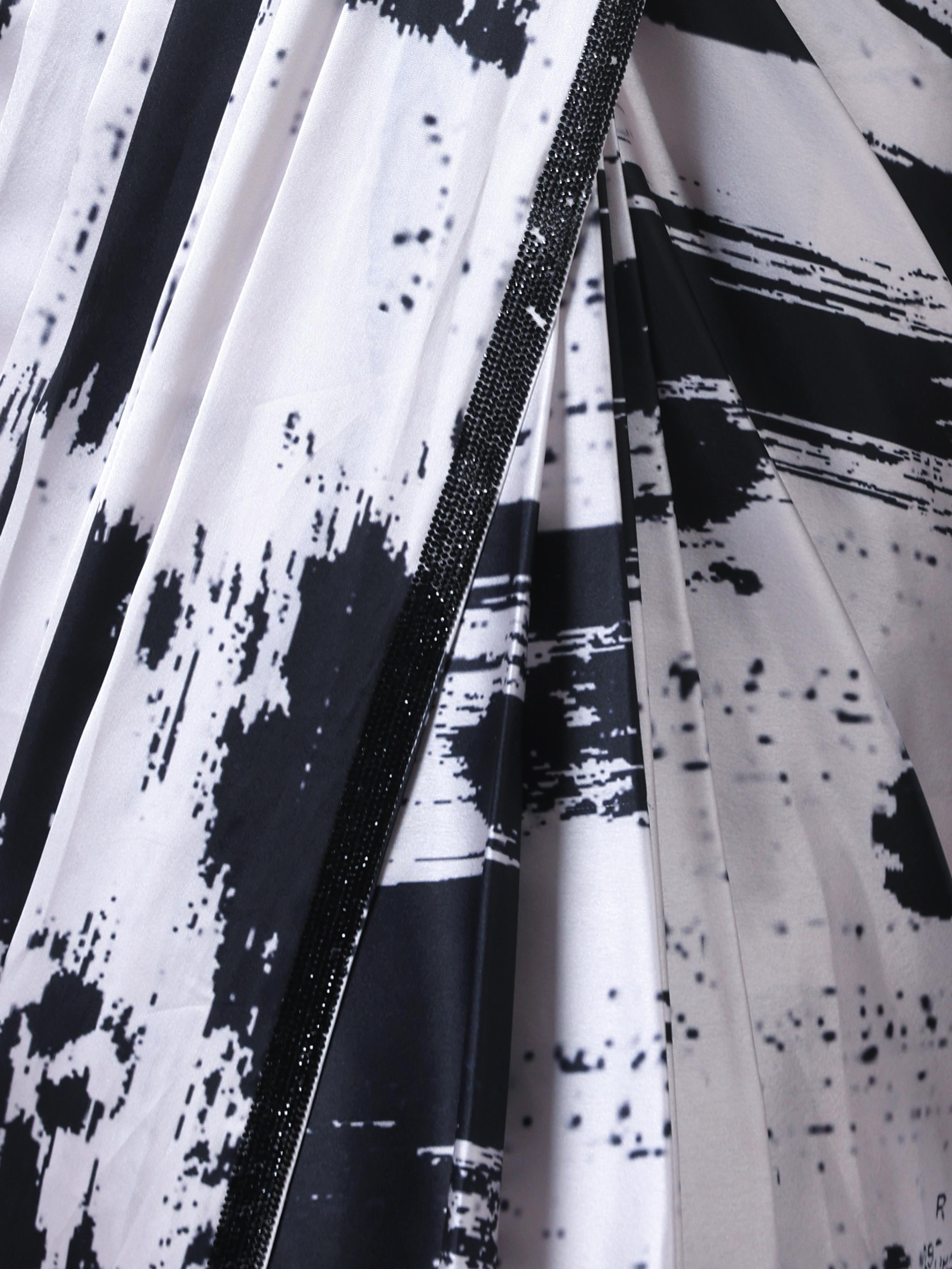 Twamev Women Black and Cream Fusion Satin Saree
