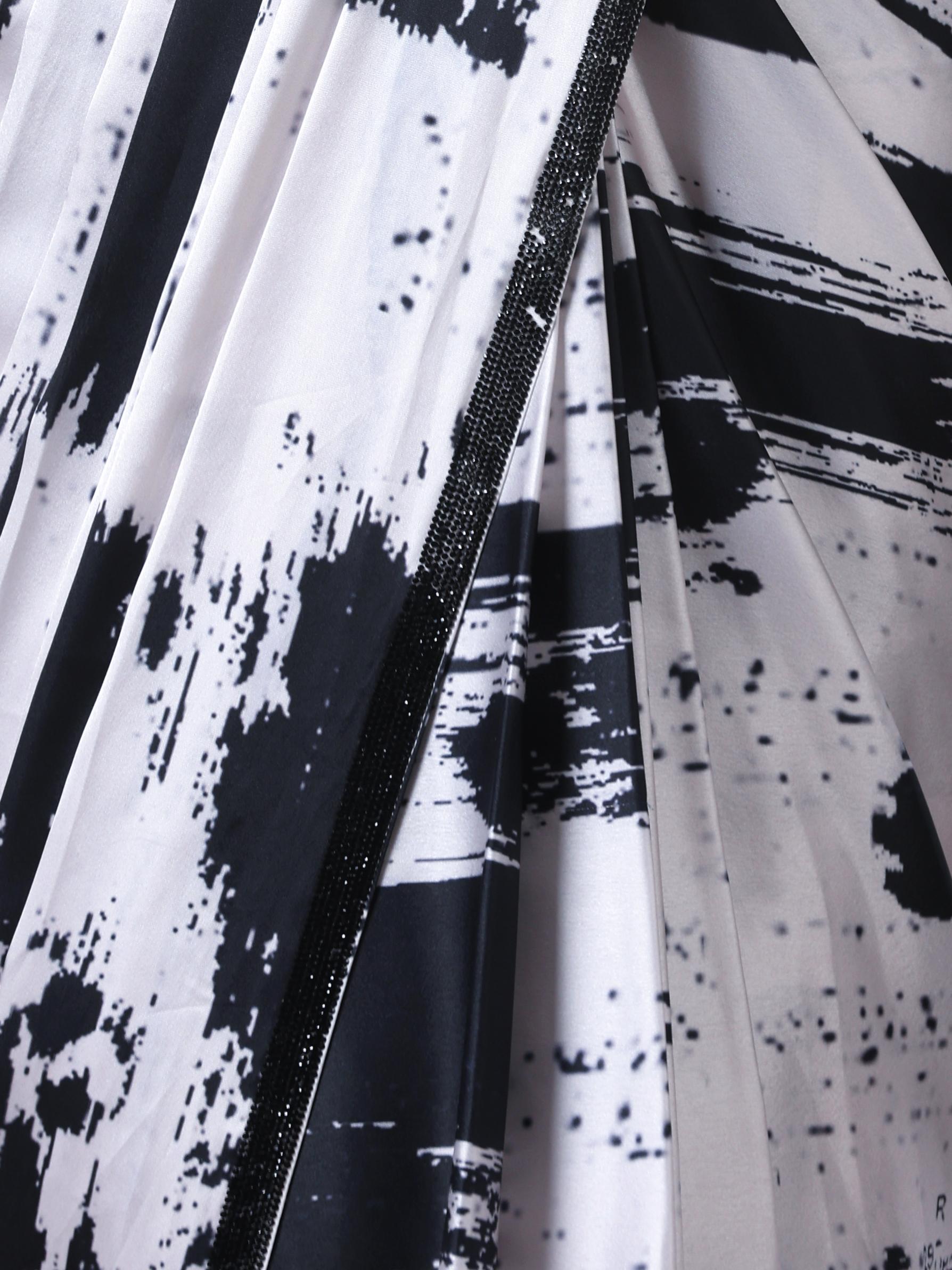 Twamev Women Black and Cream Fusion Satin Saree