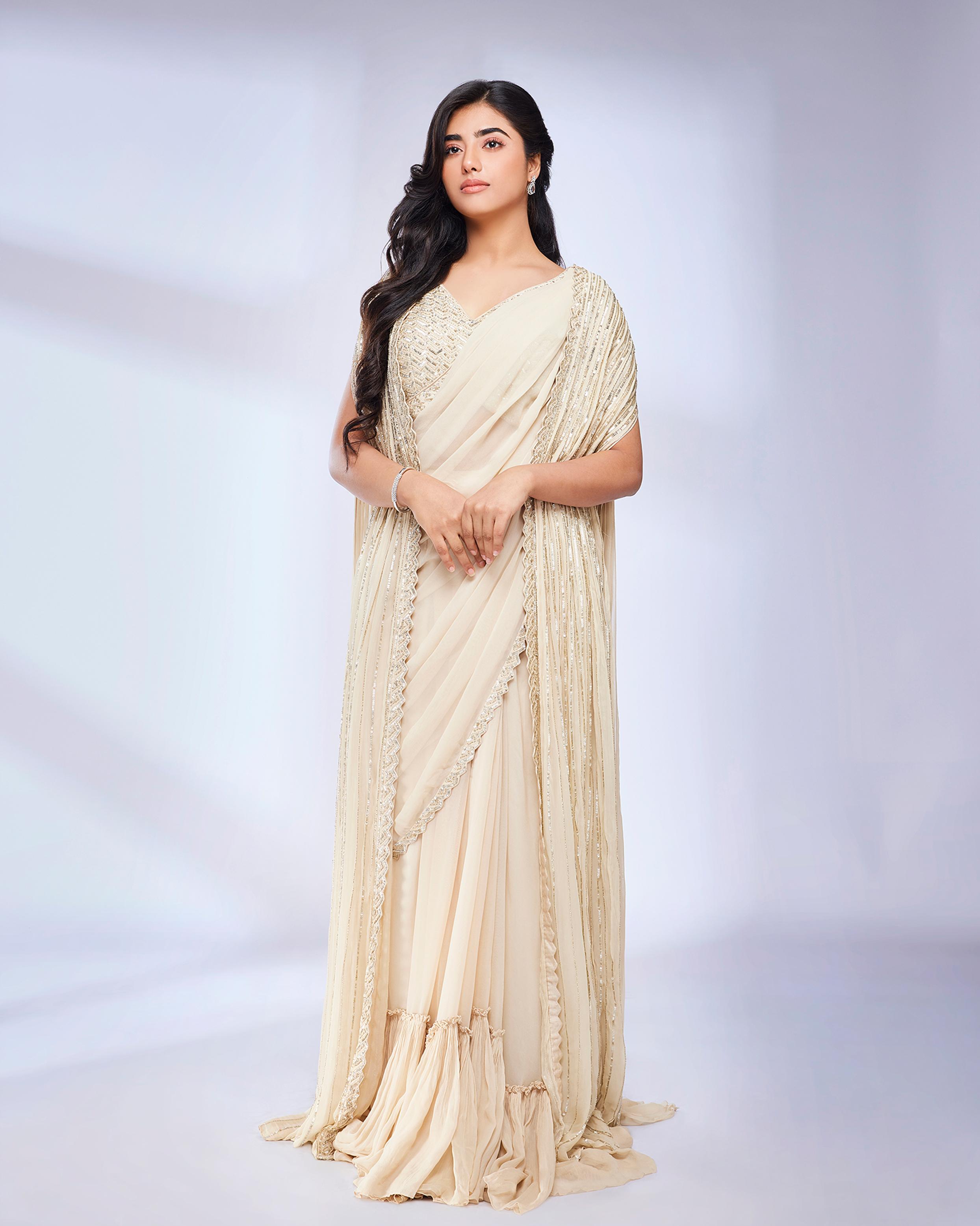 Twamev Women Dark Cream Scallop Bordered Draped Saree with Cape