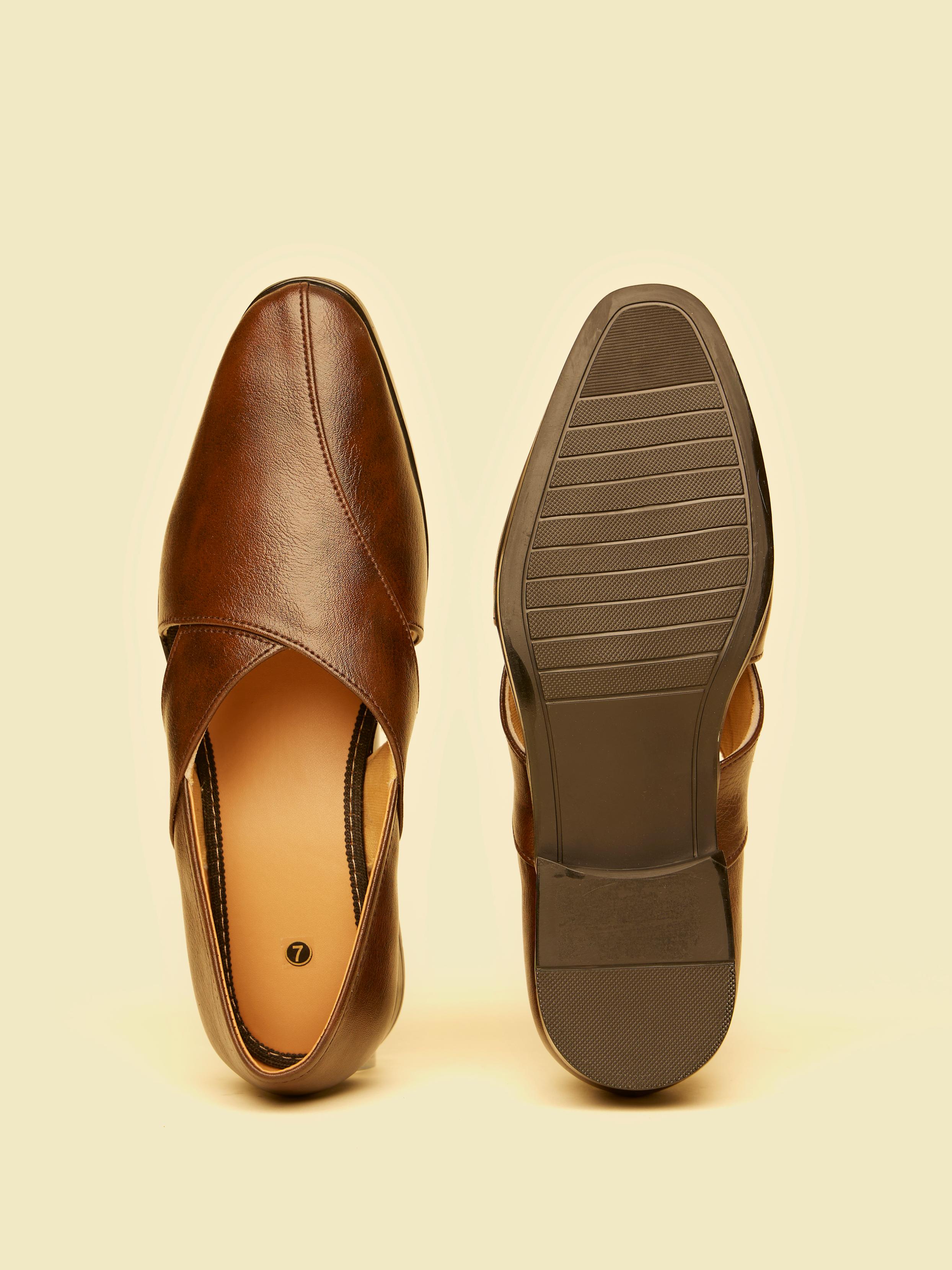 Twamev Men Regal Brown Juti