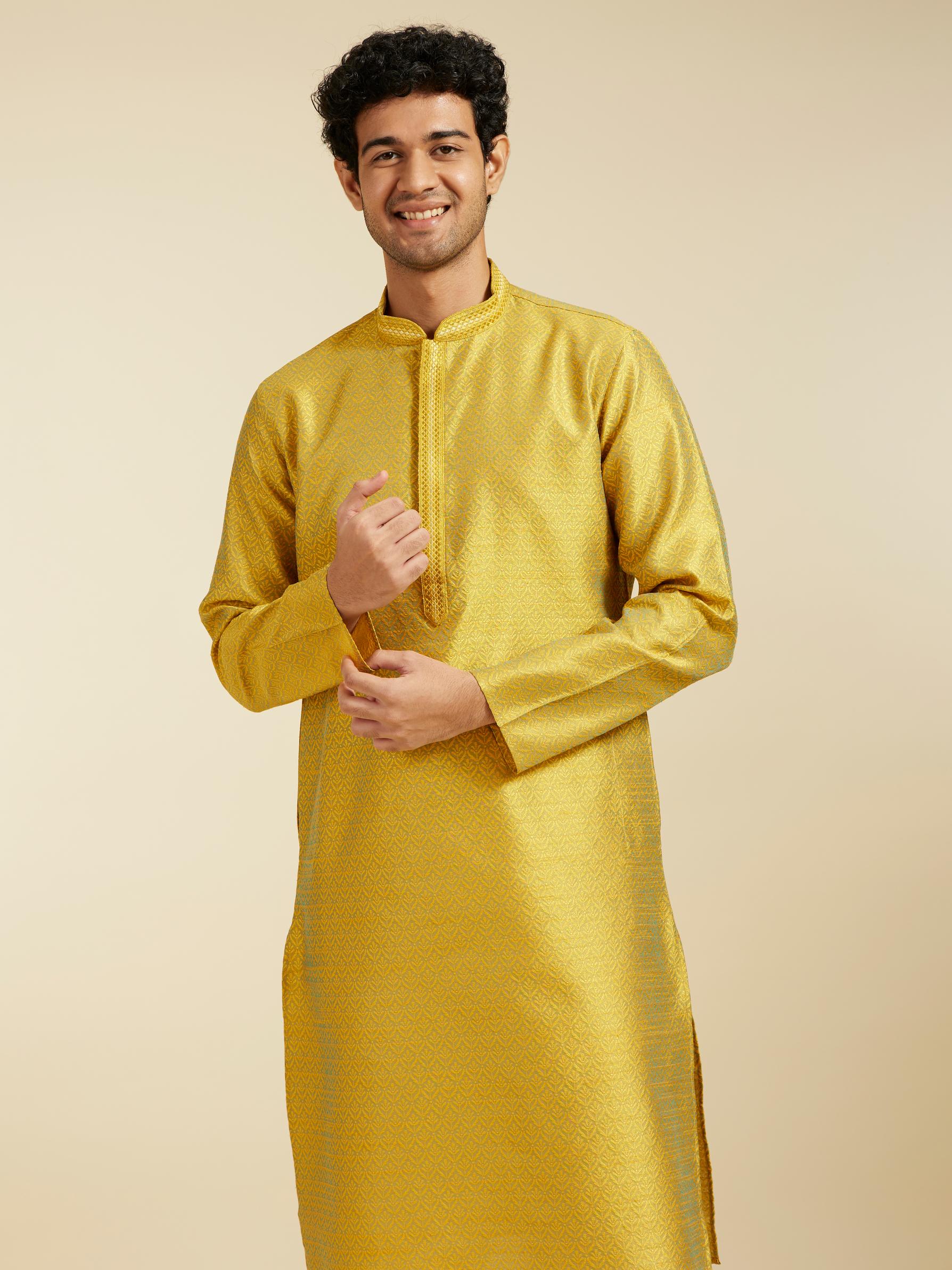 Diwas Men Mehndi Green Jaal Patterned Kurta with Fern Motifs
