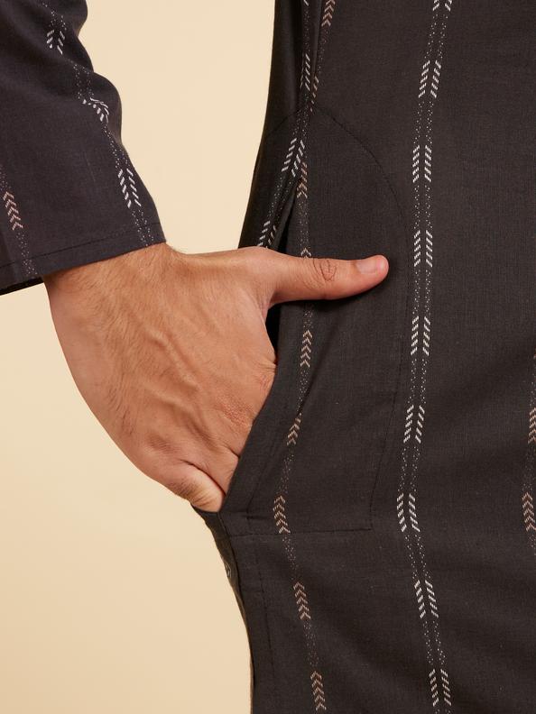 Diwas Men Charcoal Black Linear Patterned Kurta