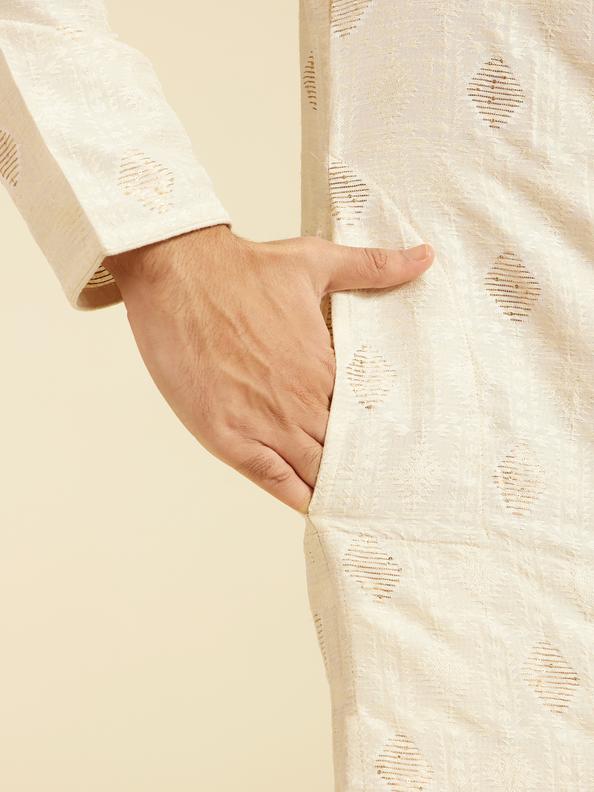 Diwas Men Cream White Diamond Patterned Kurta with Potli Buttons