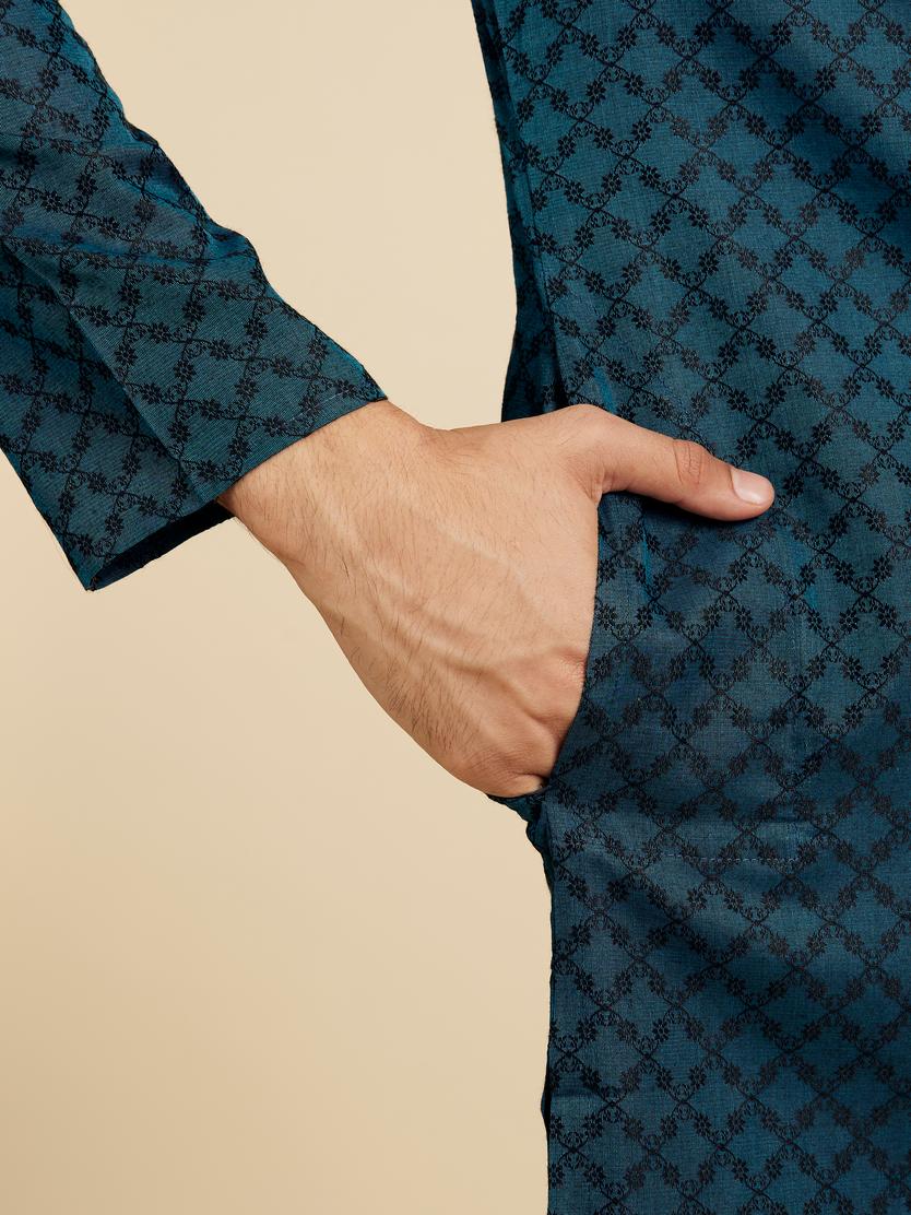 Diwas Men Teal Green Grid Patterned Kurta