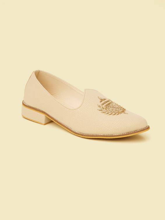Twamev Men Cream Diamond Patterned Loafer Style Shoes