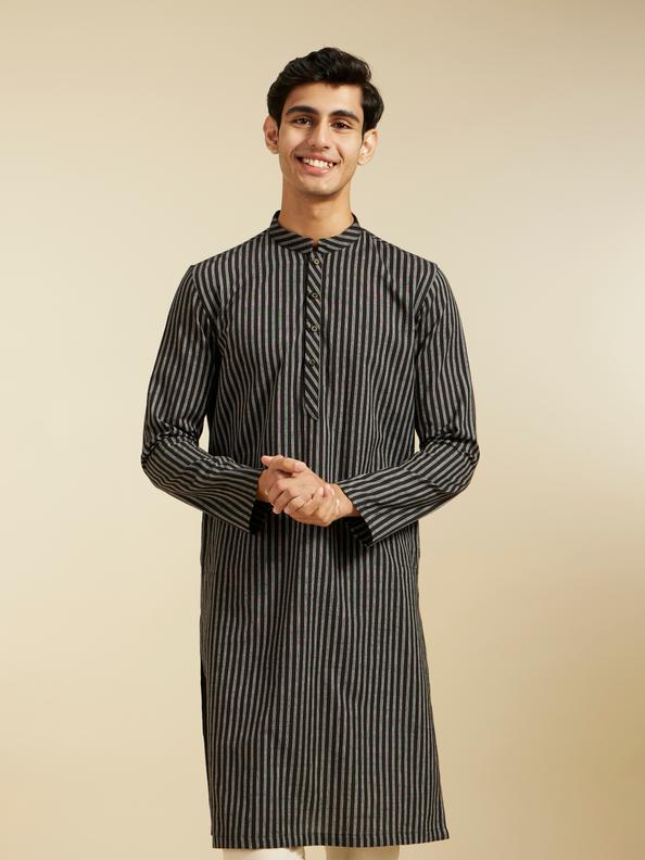 Diwas Men Ebony Black Linear Patterned Striped Kurta