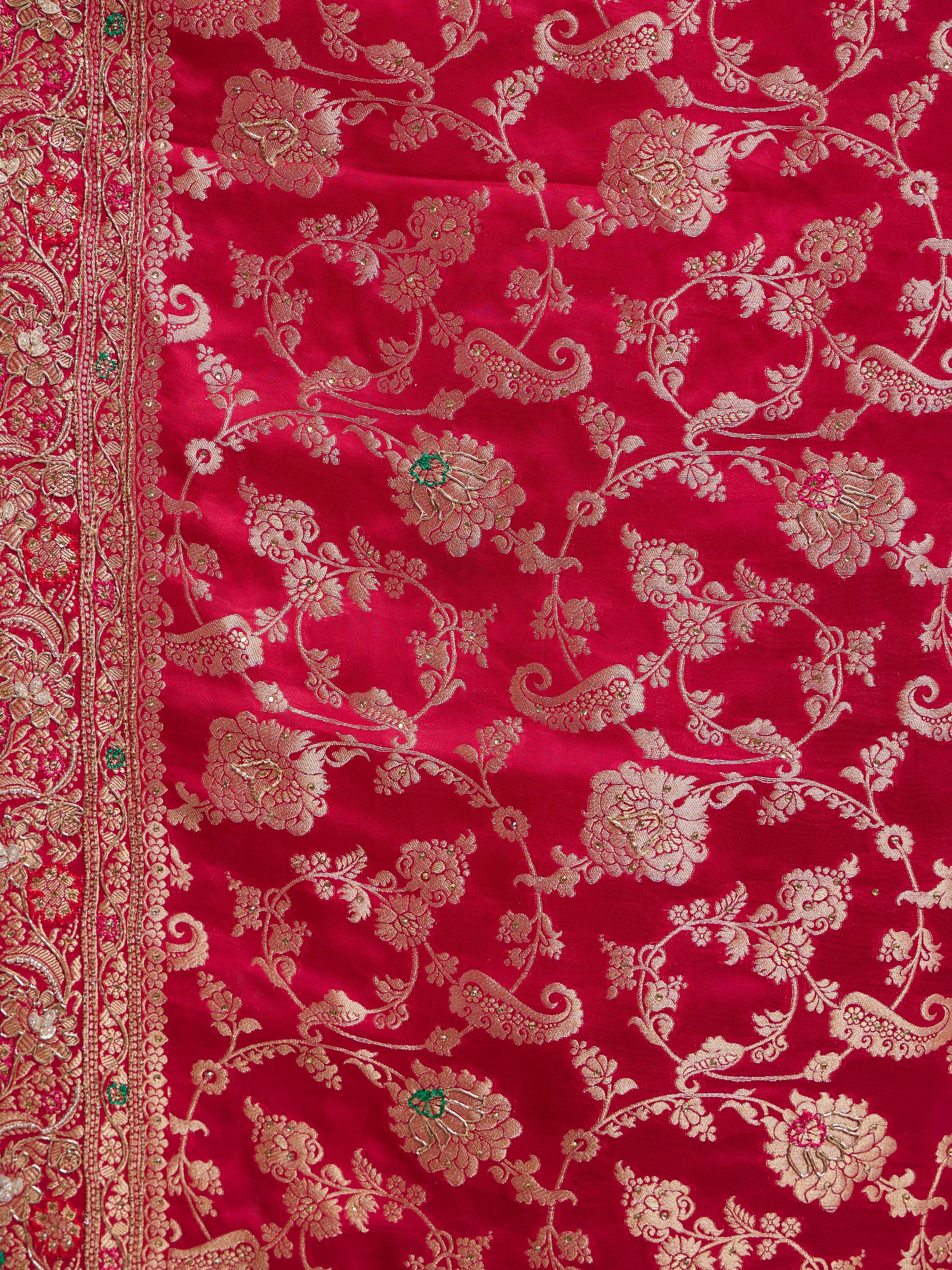 Twamev Women Intricate Pink Elegance Saree