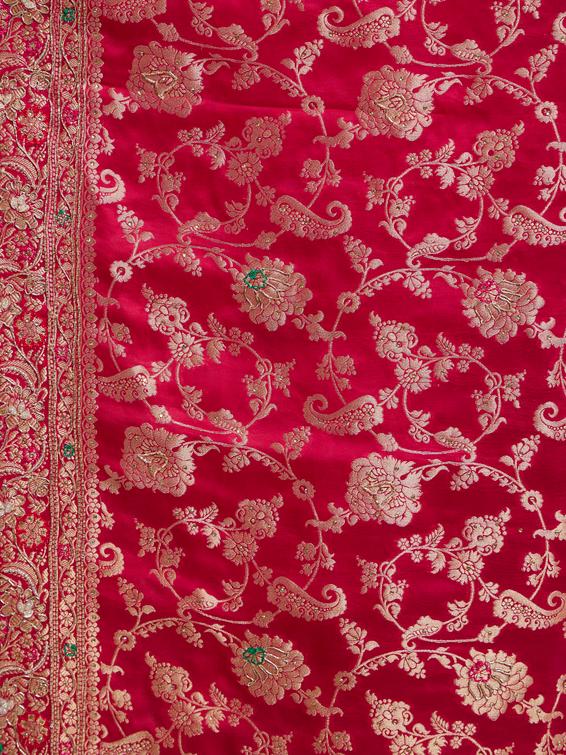 Twamev Women Intricate Pink Elegance Saree