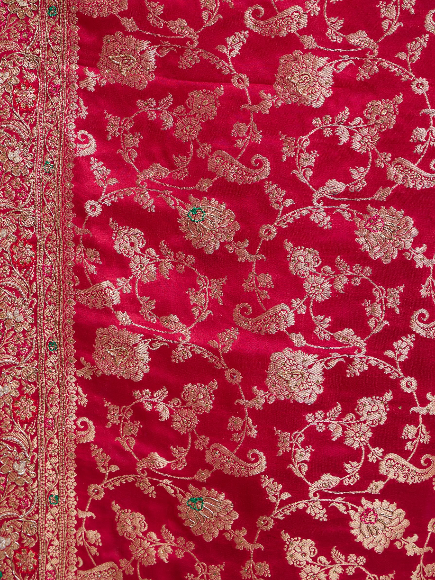 Twamev Women Intricate Pink Elegance Saree