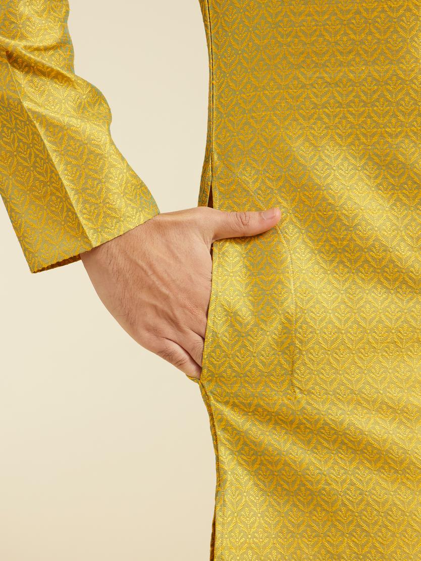 Diwas Men Mehndi Green Jaal Patterned Kurta with Fern Motifs