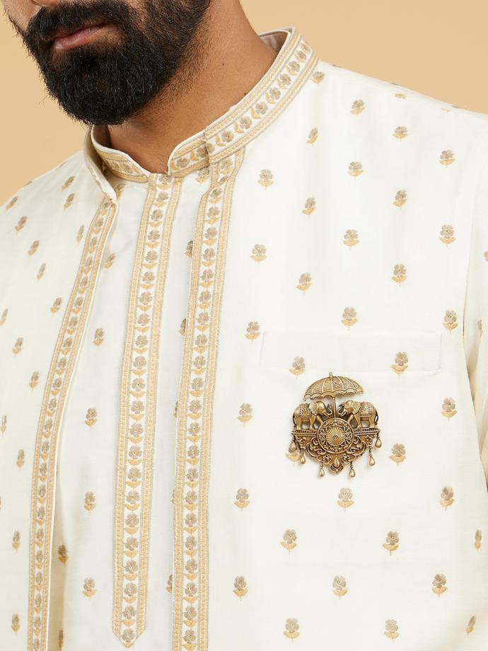 Twamev Men Golden Affluence Brooch