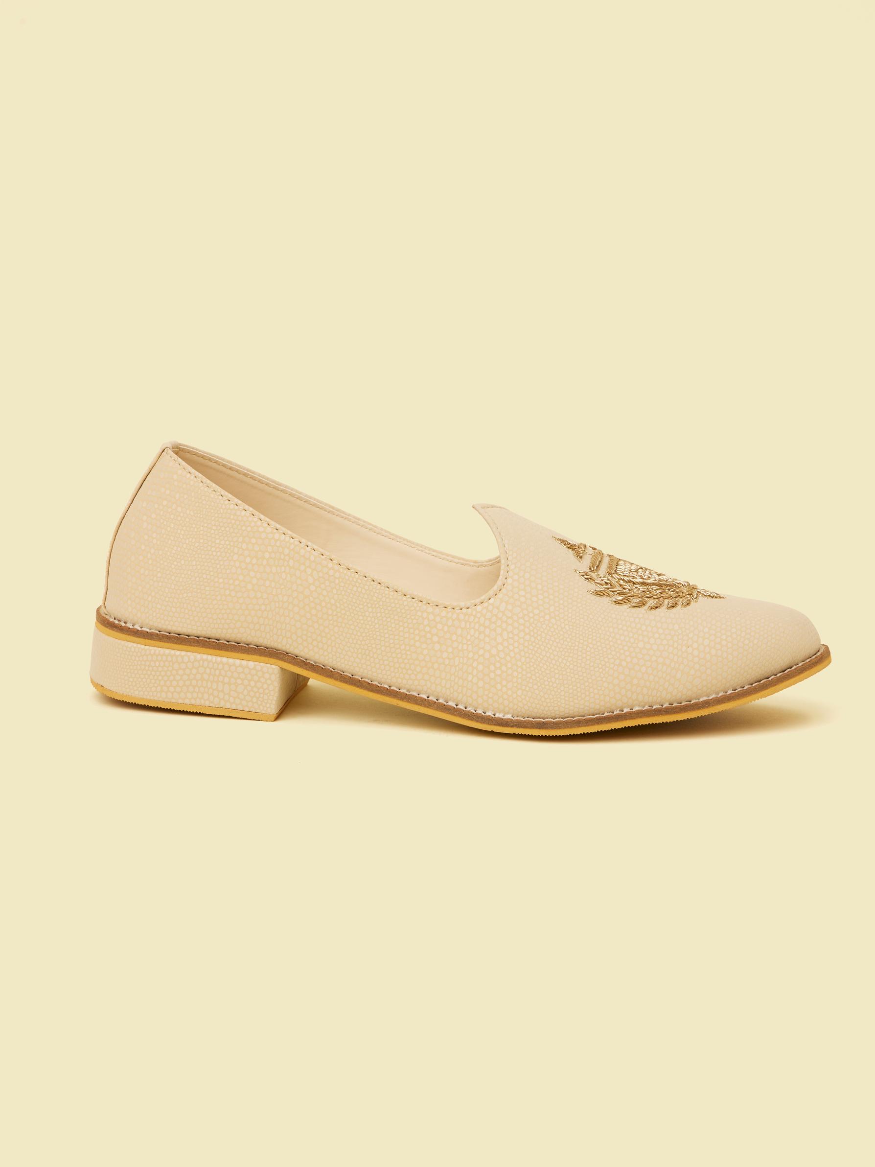Twamev Men Cream Diamond Patterned Loafer Style Shoes